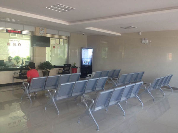 重慶壁山縣五里農(nóng)村信用社液晶廣告機(jī)案例